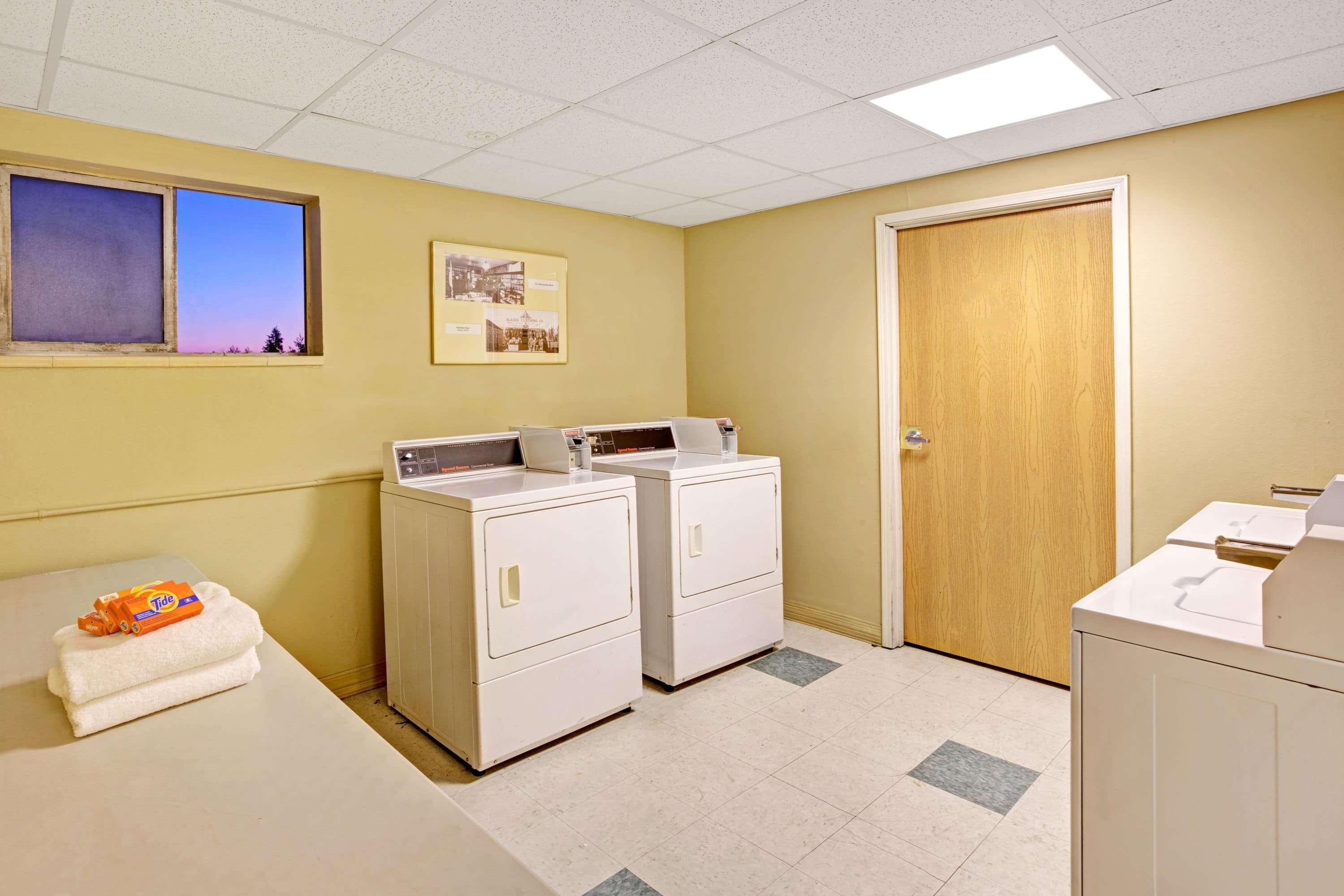 Ramada By Wyndham Anchorage Hotel Екстериор снимка