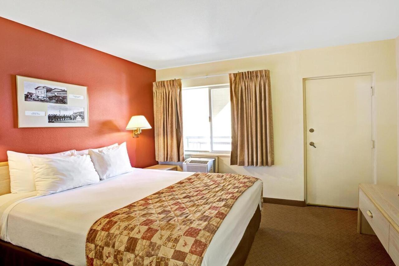 Ramada By Wyndham Anchorage Hotel Екстериор снимка